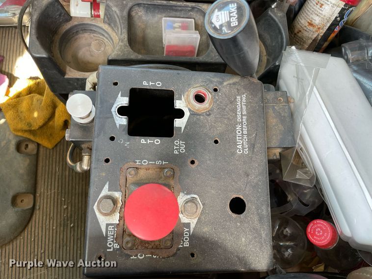 image for item NT9511 2010 Peterbilt 367  winch truck