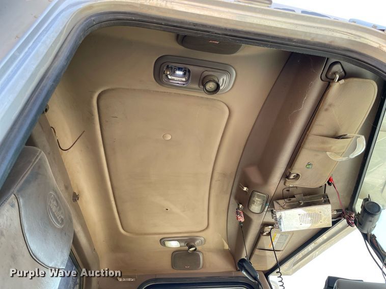 image for item NT9511 2010 Peterbilt 367  winch truck