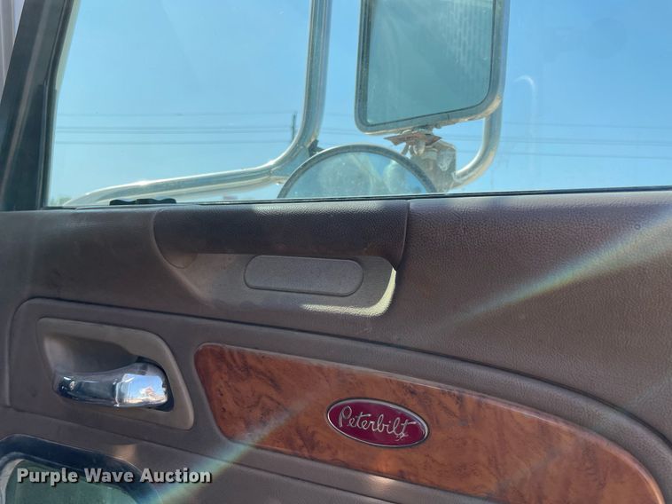 image for item NT9511 2010 Peterbilt 367  winch truck