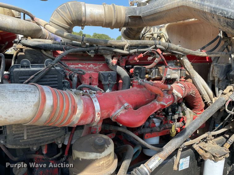 image for item NT9511 2010 Peterbilt 367  winch truck