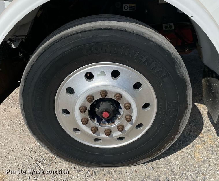 image for item NT9511 2010 Peterbilt 367  winch truck