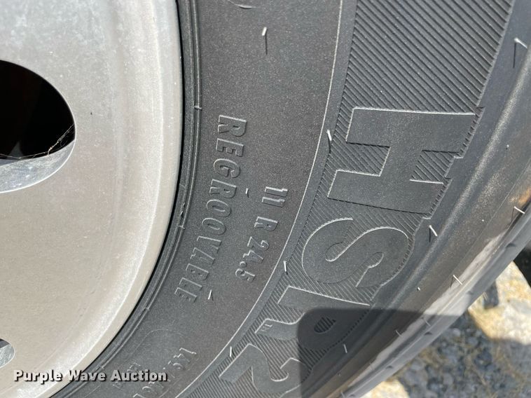 image for item NT9511 2010 Peterbilt 367  winch truck