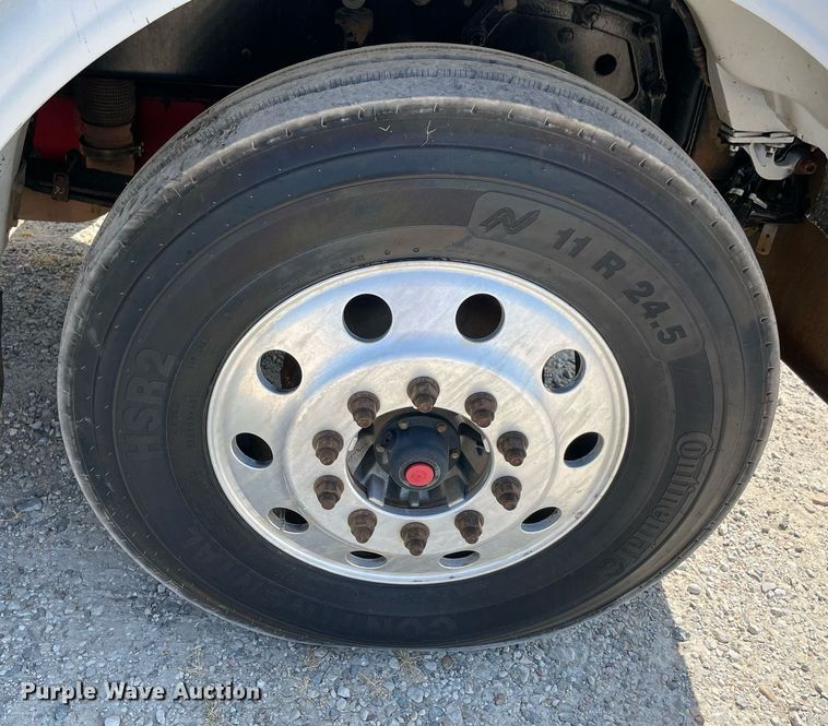 image for item NT9511 2010 Peterbilt 367  winch truck