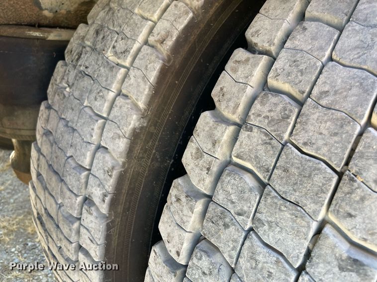 image for item NT9511 2010 Peterbilt 367  winch truck