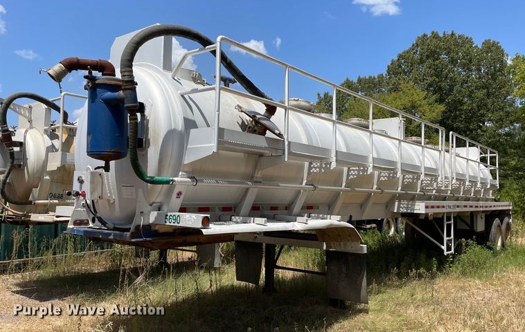 image for item NT9520 2007 Dragon  vacuum trailer