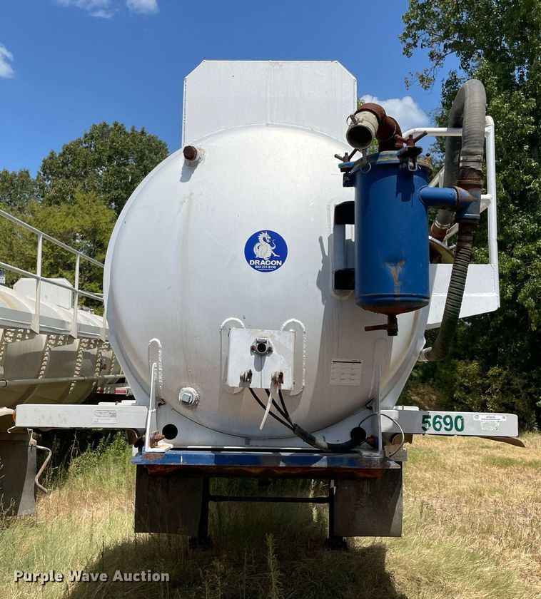 image for item NT9520 2007 Dragon  vacuum trailer