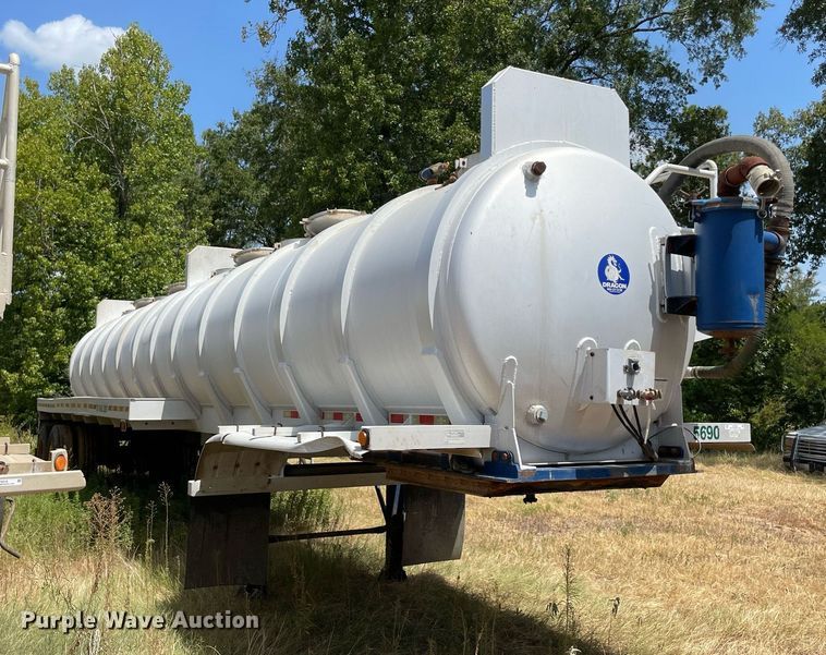 image for item NT9520 2007 Dragon  vacuum trailer