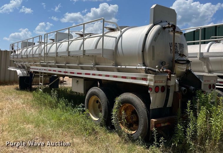 image for item NT9520 2007 Dragon  vacuum trailer