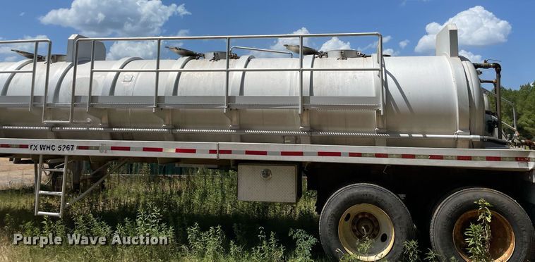 image for item NT9520 2007 Dragon  vacuum trailer