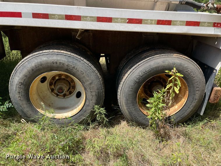 image for item NT9520 2007 Dragon  vacuum trailer