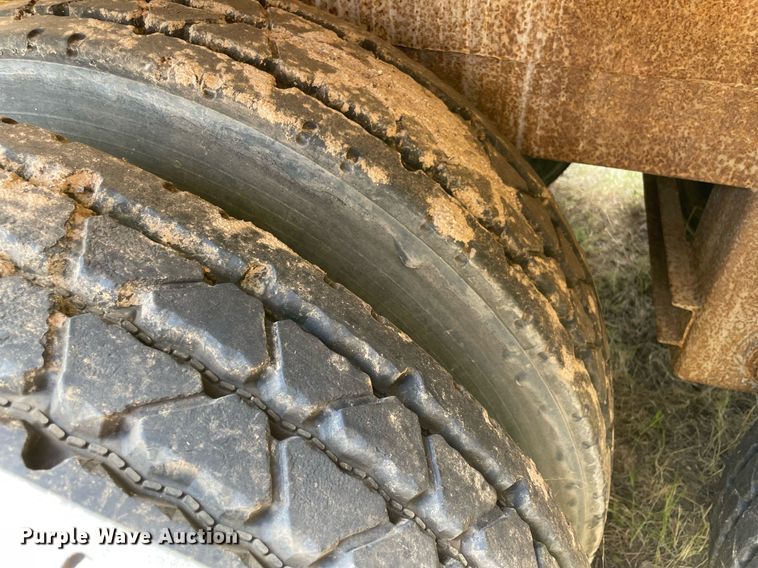 image for item NT9520 2007 Dragon  vacuum trailer