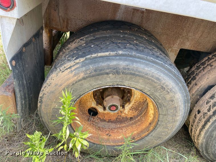 image for item NT9520 2007 Dragon  vacuum trailer