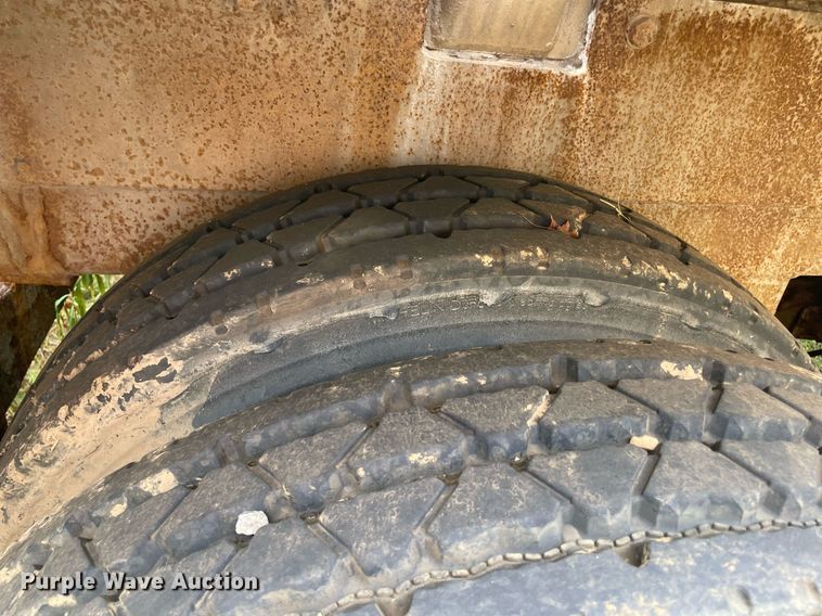 image for item NT9520 2007 Dragon  vacuum trailer