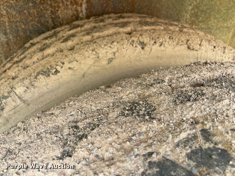 image for item NT9520 2007 Dragon  vacuum trailer