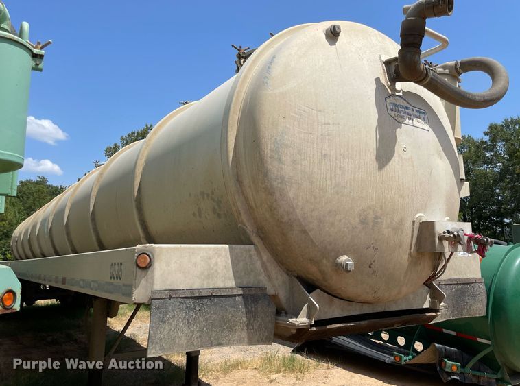 image for item NT9521 2013 MAC  vacuum trailer