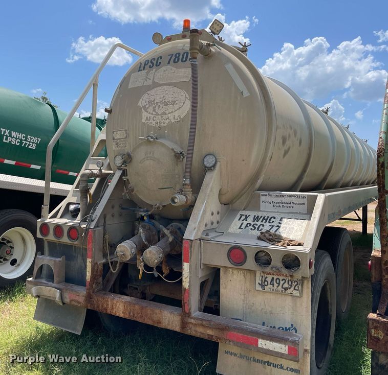 image for item NT9521 2013 MAC  vacuum trailer