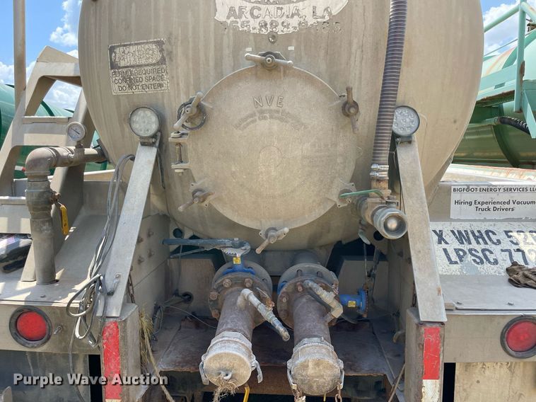 image for item NT9521 2013 MAC  vacuum trailer