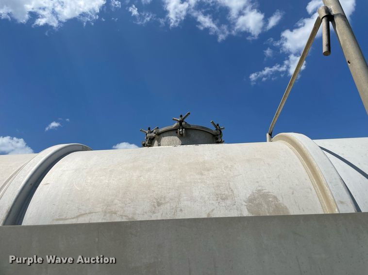 image for item NT9521 2013 MAC  vacuum trailer