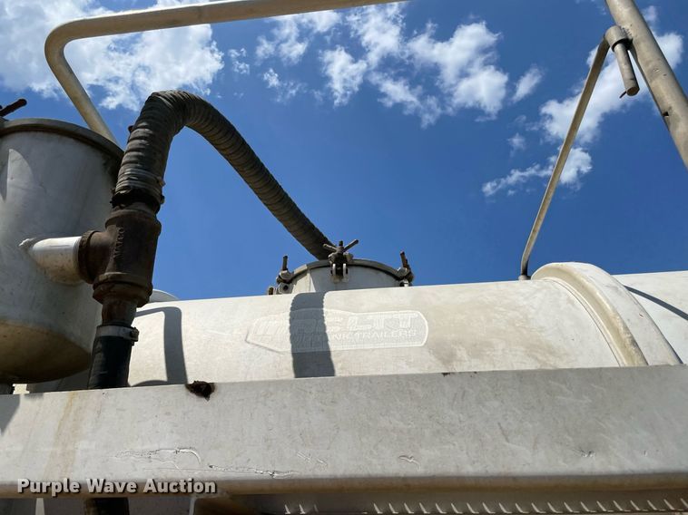 image for item NT9521 2013 MAC  vacuum trailer