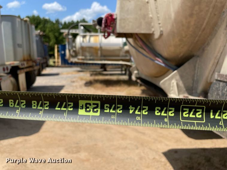 image for item NT9521 2013 MAC  vacuum trailer