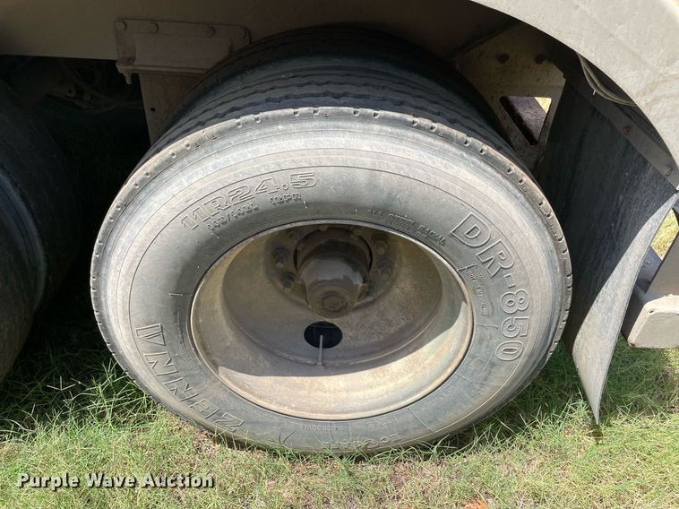 image for item NT9521 2013 MAC  vacuum trailer