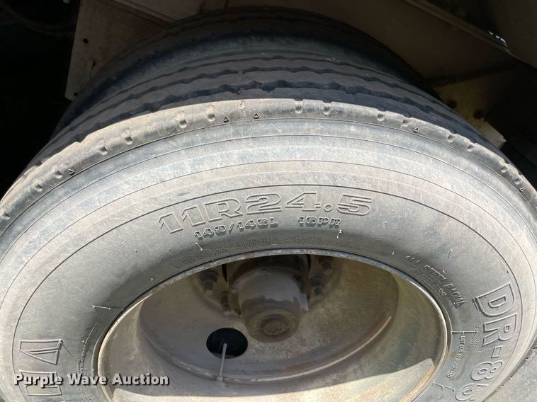 image for item NT9521 2013 MAC  vacuum trailer