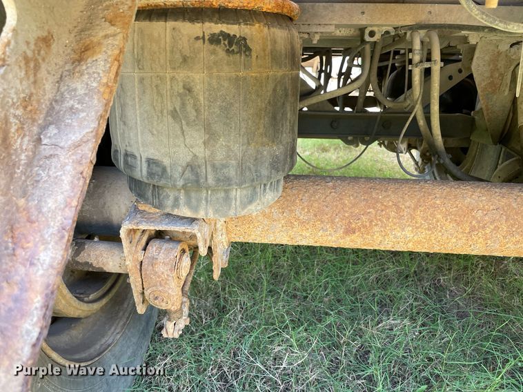 image for item NT9521 2013 MAC  vacuum trailer