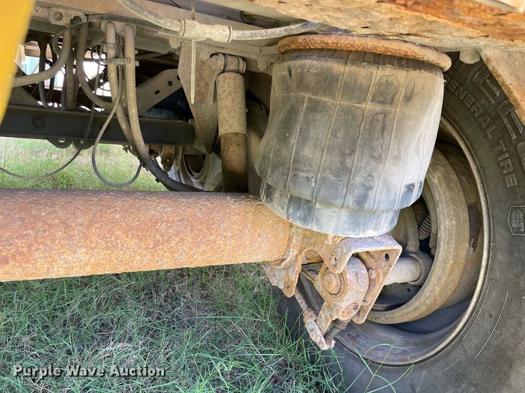 image for item NT9521 2013 MAC  vacuum trailer