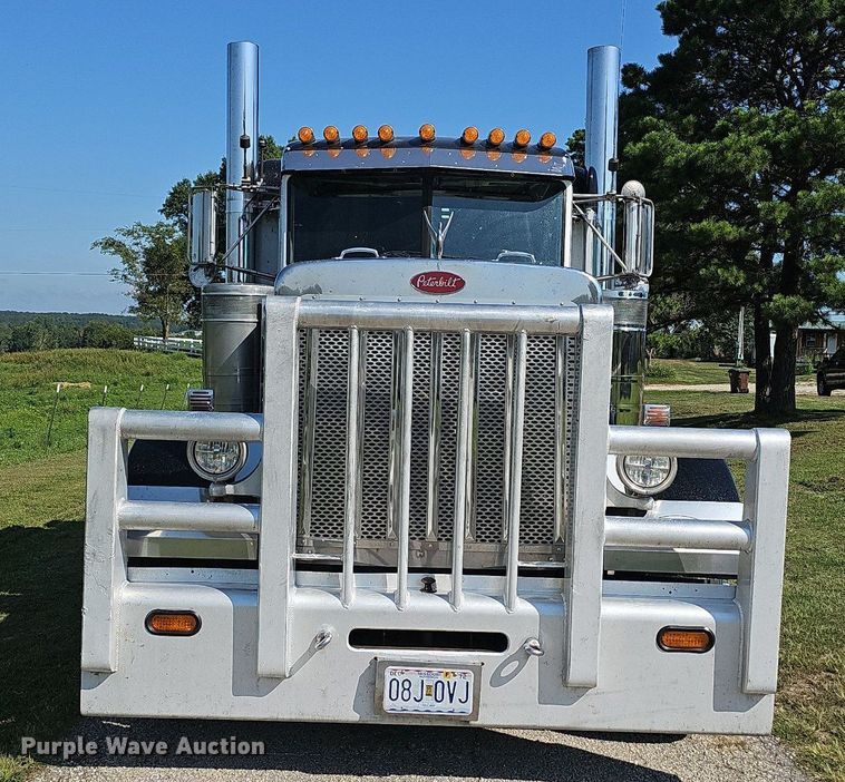 image for item NT9959 1997 Peterbilt 379  semi truck