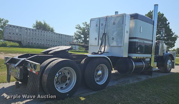 image for item NT9959 1997 Peterbilt 379  semi truck