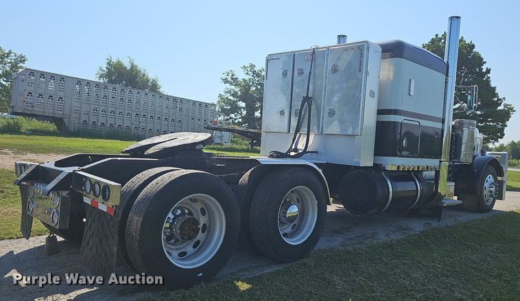 image for item NT9959 1997 Peterbilt 379  semi truck