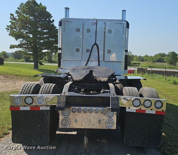 image for item NT9959 1997 Peterbilt 379  semi truck