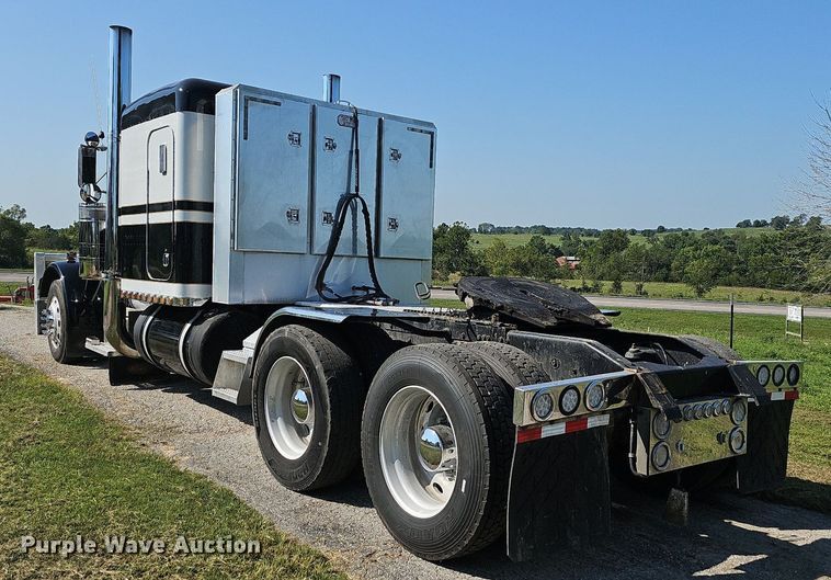 image for item NT9959 1997 Peterbilt 379  semi truck