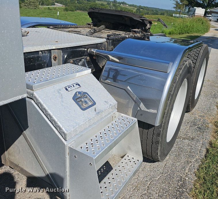 image for item NT9959 1997 Peterbilt 379  semi truck