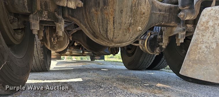 image for item NT9959 1997 Peterbilt 379  semi truck