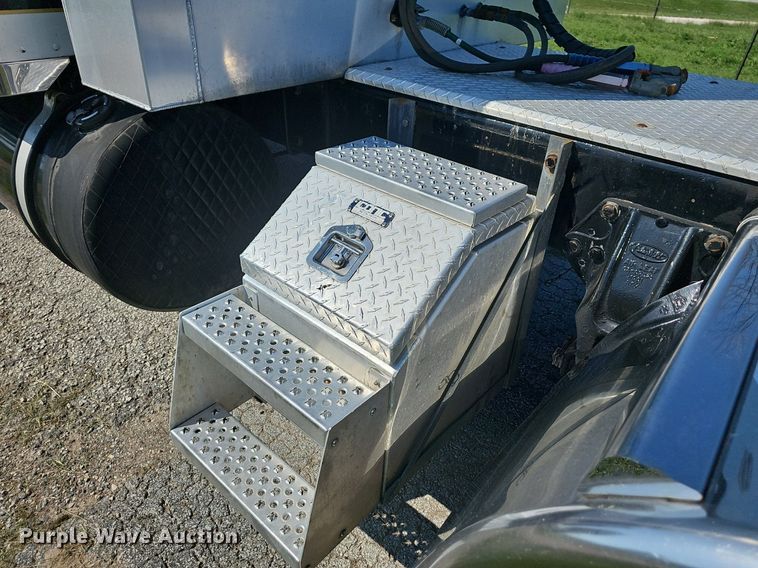 image for item NT9959 1997 Peterbilt 379  semi truck