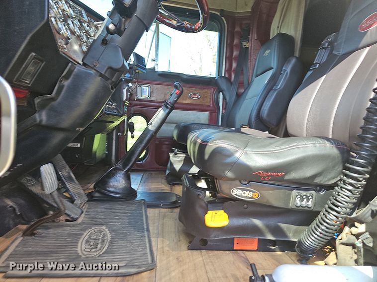 image for item NT9959 1997 Peterbilt 379  semi truck