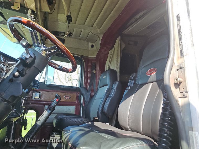 image for item NT9959 1997 Peterbilt 379  semi truck