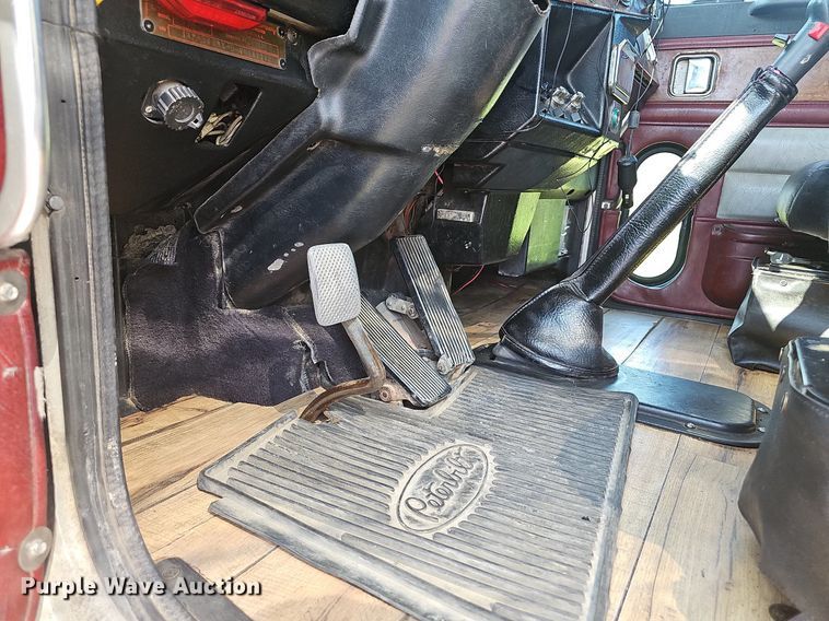 image for item NT9959 1997 Peterbilt 379  semi truck