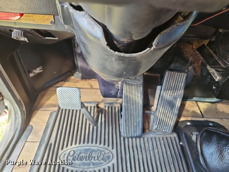 image for item NT9959 1997 Peterbilt 379  semi truck