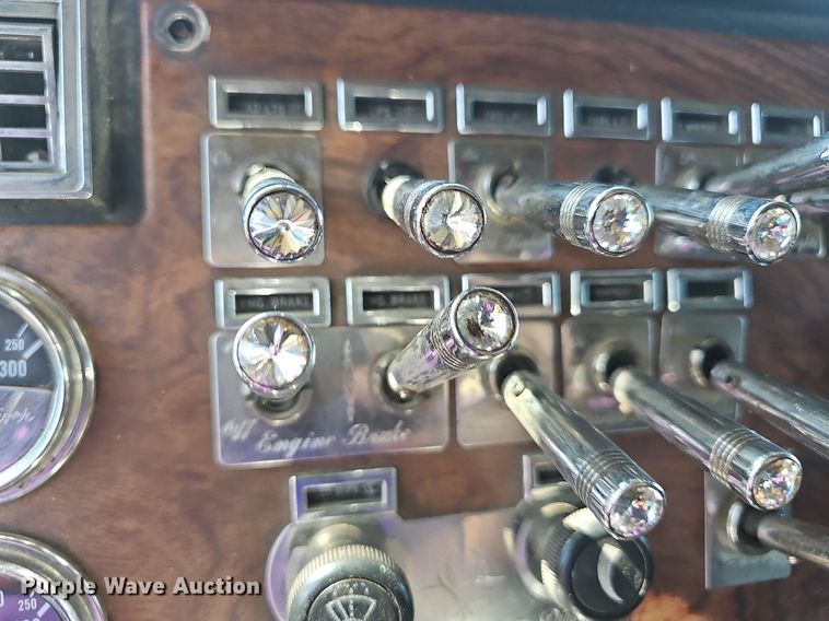 image for item NT9959 1997 Peterbilt 379  semi truck