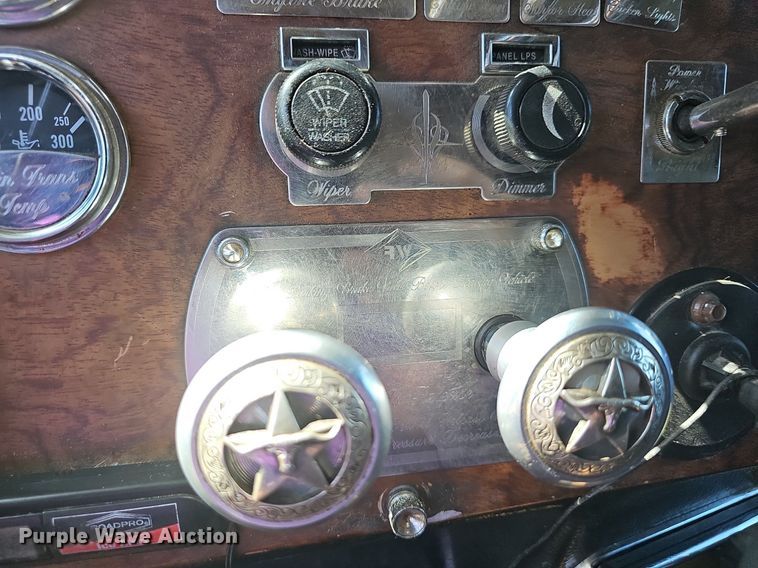 image for item NT9959 1997 Peterbilt 379  semi truck