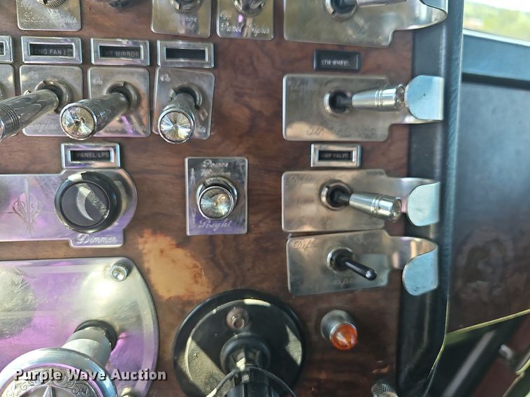 image for item NT9959 1997 Peterbilt 379  semi truck