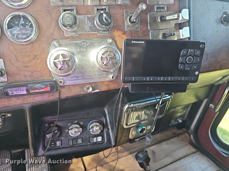 image for item NT9959 1997 Peterbilt 379  semi truck