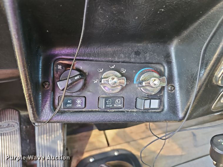 image for item NT9959 1997 Peterbilt 379  semi truck