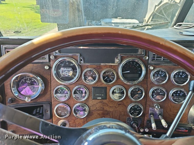 image for item NT9959 1997 Peterbilt 379  semi truck