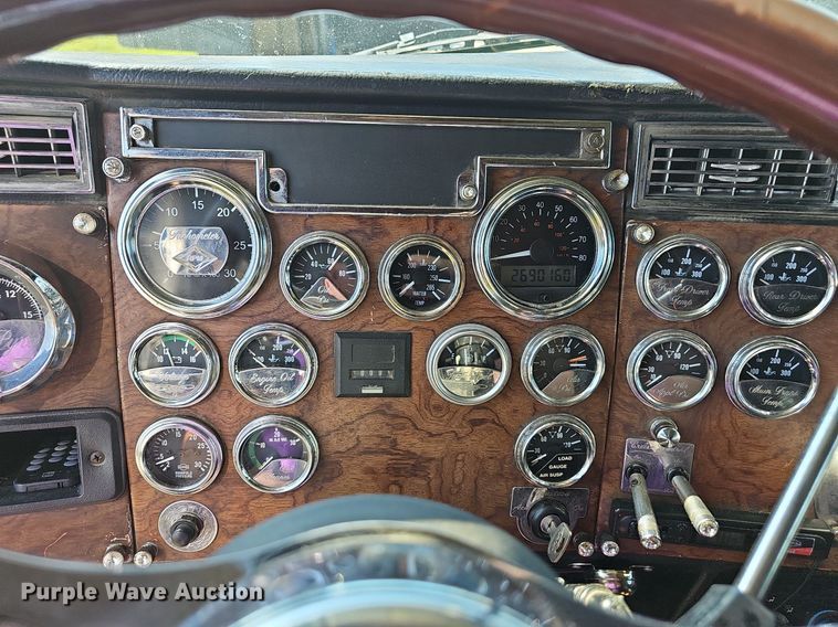 image for item NT9959 1997 Peterbilt 379  semi truck