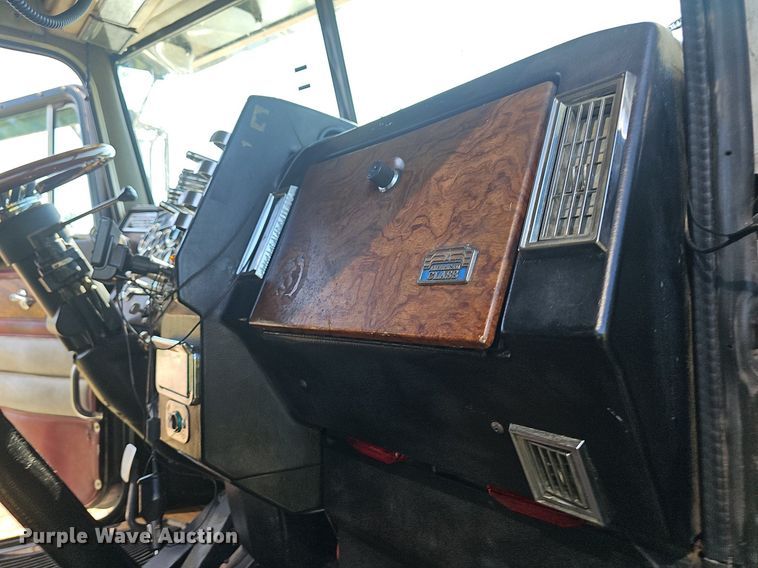 image for item NT9959 1997 Peterbilt 379  semi truck