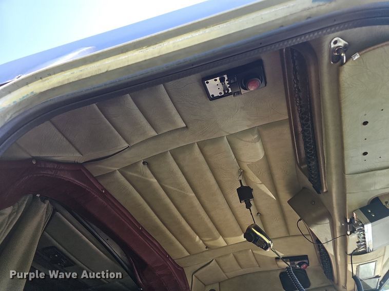 image for item NT9959 1997 Peterbilt 379  semi truck