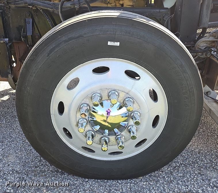 image for item NT9959 1997 Peterbilt 379  semi truck